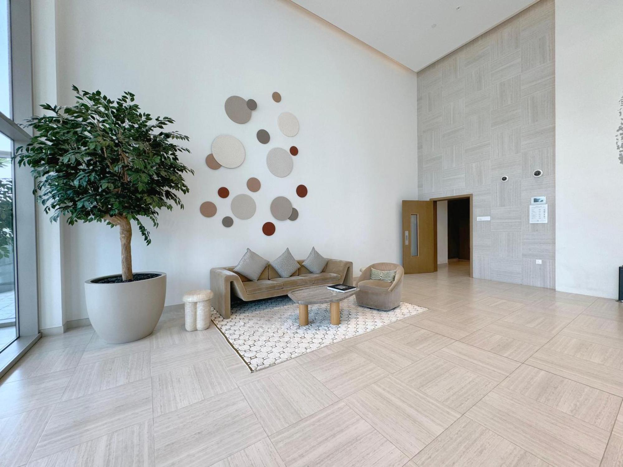 Dvr 4 Bedroom Available In Downtown View 2 Dubai